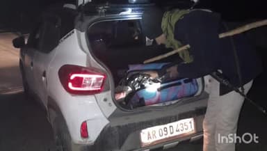 थावे: थावे मीरगंज में आभूषण दुकान में लूटपाट के बाद पुलिस ने चलाया वाहन जांच अभियान