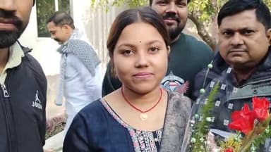 सासाराम: उत्तर प्रदेश से गायिका माई बहन मां योजना में भाग लेने के लिए पहुंची