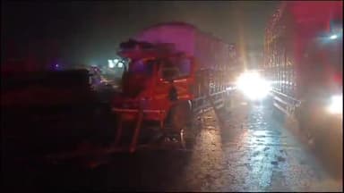 धनौरा: गजरौला रिलायंस पेट्रोल पंप के पास तेज रफ्तार डीसीएम ट्रक में घुसने से चालक घायल, हालत गंभीर