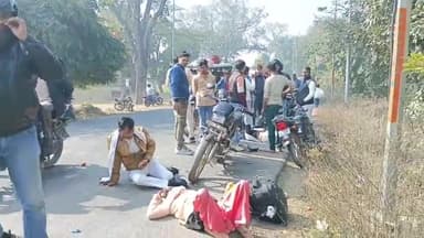 बिलग्राम: सांडी कस्बे में गैस एजेंसी के पास ट्रक को ओवरटेक करते समय 2 बाइकों की आपस में हुई भिड़ंत, 3 लोग गंभीर रूप से हुए घायल