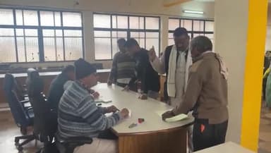 टीकमगढ़: कलेक्ट्रेट सभाकक्ष में जनसुनवाई का हुआ आयोजन, अपर कलेक्टर रहे मौजूद