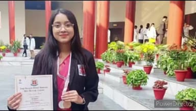 सिंघिया: नीट परीक्षा में सफलता पाने पर जहांगीरपुर पंचायत निवासी मेहजबीन को उत्तर प्रदेश के मुख्यमंत्री ने सम्मानित किया