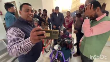 डुमरांव: डुमरांव बुनियाद केंद्र में दिव्यांगजनों के लिए विशेष शिविर का हुआ आयोजन, सहायक उपकरण का किया गया वितरण