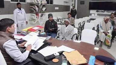 बक्सर: बक्सर में डीएम ने आम जनता से मुलाकात की, 25 आवेदनों पर हुई सुनवाई