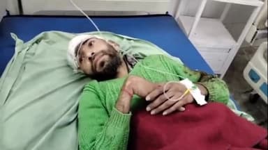 कांठ: मुरादाबाद जीआरपी ने रेलवे स्टेशन पर ट्रेन के सामने कूदने वाले एक व्यक्ति को सकुशल बचाया