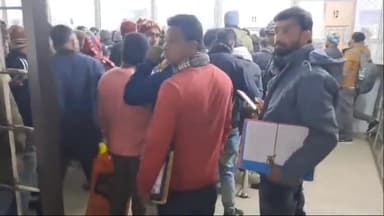 अररिया: प्रखंड कार्यालय स्थित DRCC में TRE 3 के सफल अभ्यर्थियों की काउंसलिंग की जा रही है