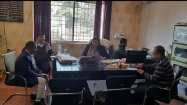 कटकमदाग: उपायुक्त ने कटकमदाग अंचल सह प्रखंड कार्यालय का किया औचक निरीक्षण