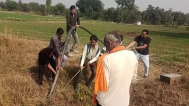 शाजापुर: बेरछा क्षेत्र में बिजली कंपनी की टीम ने बिजली बिल बकायादारों के जल मोटर और अन्य सामान ज़ब्त किए
