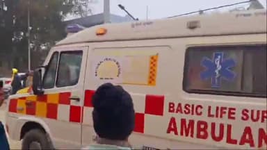 लौरिया: दो टेंपो की आमने-सामने टक्कर में एक की मौत, पांच घायल; मुंडन के लिए जा रहे थे टेंपो सवार