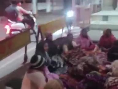 हरदा: बिजली समस्या को लेकर धरना प्रदर्शन समाप्त, पूर्व कृषि मंत्री कमल पटेल ने कॉलोनी वासियों से की बातचीत