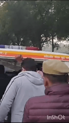 गौतम बुद्ध नगर: सुपरटेक तिराहे के समीप पुलिस और बाइक सवार बदमाश के बीच मुठभेड़, पुलिस की गोली से शातिर मोबाइल लुटेरा घायल