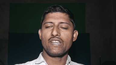 गरीब के बच्चे को रोजगार नौकरी शिक्षा से भड़काया जा रहा है