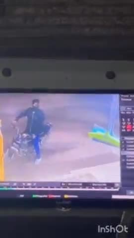 ਐਸਏਐਸ ਨਗਰ ਮੁਹਾਲੀ: ਜ਼ੀਰਕਪੁਰ ਦੇ ਨਾਭਾ ਪਿੰਡ ਦੇ ਵਿੱਚ ਅੱਜ ਸਵੇਰੇ ਕੁਝ ਅਣਪਛਾਤੇ ਯੁਵਕਾ ਵੱਲੋਂ ਮੋਟਰਸਾਈਕਲ ਤੇ ਆਏ ਇੱਕ ਦੁਕਾਨ ਦੇ ਵਿੱਚ ਮੋਬਾਈਲ ਲੈ ਕੇ ਹੋਏ ਫਰਾਰ