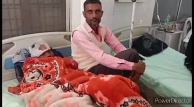 कर्वी: रैपुरा मुख्य सड़क में जोगिया बाबा के पास सरिया से लदा पिकअप पलटा, चालक हुआ घायल