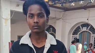 मुरादाबाद: असालतपुरा निवासी बिलाल ने अपने चाचा पर मकान पर कब्जा करने का आरोप लगाते हुए डीएम कार्यालय पहुंचकर की शिकायत