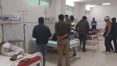 धौलपुर: सेठ का बाग के पास मैक्स ने ट्रैक्टर ट्रॉली को मारी टक्कर, ट्रैक्टर ट्रॉली में सवार 50 से अधिक लोग घायल