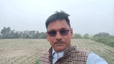 धनेश छपरा बसही लहलादपुर किसान नंगन नारायण शाही जी के विभिन्न फसलों को दर्शको को खेती दिखाते