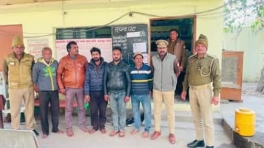 कानपुर: किदवई नगर पुलिस ने जूही सफेद कॉलोनी में मुखबिर की सूचना पर दबिश देकर 5 जुआरी को किया गिरफ्तार