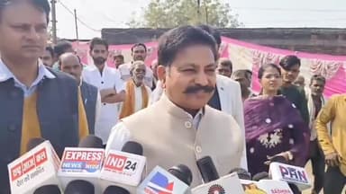 गुनौर: ग्राम पंचायत झरकुंआ में सागर कमिश्नर ने गौशाला का निरीक्षण किया