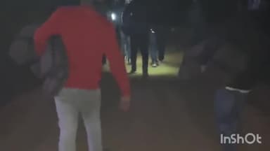 डुमरांव: डुमरांव में नगर परिषद के ईओ और ब्रांड एंबेसडर ने जरूरतमंदों के बीच कंबल का किया वितरण