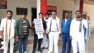 मिर्ज़ापुर: राष्ट्रीय धनगर महासभा के कार्यकर्ताओं को समाज कल्याण मंत्री असीम अरुण का पुतला दहन करने के दौरान किया गया गिरफ्तार