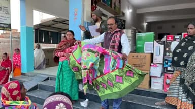 बिरनी: भरकट्टा बाजार में बिरनी के पूर्व प्रमुख ने गरीबों को कंबल वितरित किए