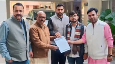 झांसी: हिन्दू जागरण मंच के प्रतिनिधि मंडल ने मुक्ताकाशी मंच के समीप अवैध कब्जा हटाने के लिए मंडलायुक्त को सौंपा ज्ञापन