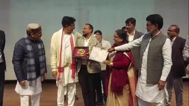 झांसी: उत्तर प्रदेश दिवस पर पंडित दीनदयाल सभागार में आयोजित किया गया सम्मान समारोह