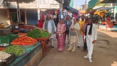 पिपरिया: नगर पालिका अध्यक्ष नीना नवनीत नागपाल और वरिष्ठ भाजपा नेता ने मंडी का निरीक्षण किया