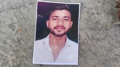 गुमशुदा की तलाश उक्त व्यक्ति के विषय में कुछ भी जानकारी होने पर संपर्क करें दिए हुए फोन नंबर पर
7037284874
7302240042