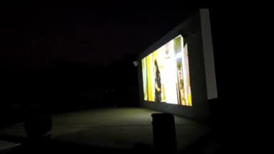 झुंझुनू: रिजर्व पुलिस लाइन के ओपन थिएटर में पुलिसकर्मियों के लिए फिल्म स्क्रीनिंग आयोजित, एकजुटता व तनाव कम करने का प्रयास