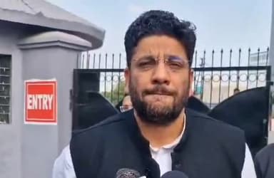 कांठ: उत्तर प्रदेश कांग्रेस नेता सचिन चौधरी के होटल की जमीन पर योगी सरकार का चला बुलडोजर, MDA पर लगाए गंभीर आरोप