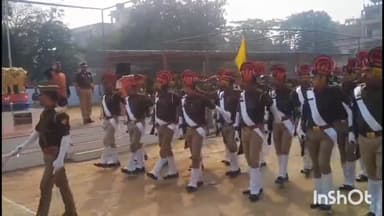 मिर्ज़ापुर: पुलिस लाइन के परेड ग्राउंड में 76वें गणतंत्र दिवस पर आयोजित होने वाली परेड का किया गया फाइनल रिहर्सल