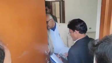 कानपुर: जिलाधिकारी ने ग्रीन पार्क में बने छात्रावास का किया औचक निरीक्षण