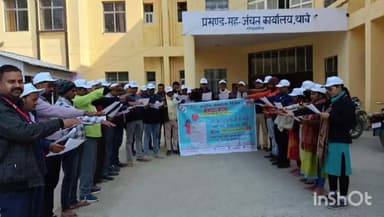 थावे: थावे प्रखंड कार्यालय में राष्ट्रीय मतदाता दिवस पर कार्यक्रम, प्रखंड विकास पदाधिकारी रहे शामिल