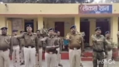 सुपौल: लोकहा थाना परिसर में मतदाता दिवस पर पुलिस कर्मियों को शपथ दिलाई गई