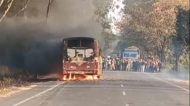 कांठ: नूरपुर मुरादाबाद मार्ग पर तेज रफ्तार रोडवेज बस और स्कूटी की हुई जोरदार टक्कर, स्कूटी सवार हुआ घायल व बस में लगी आग