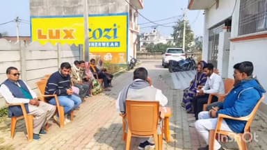 बलरामपुर: गोविंद बाग आवास कैंप कार्यालय पर सदर विधायक पलटू राम ने जनता दर्शन में सुनी क्षेत्रवासियों की समस्याएं