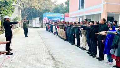 मुरादाबाद: गणतंत्र दिवस के शुभ अवसर पर मुरादाबाद विकास भवन परिसर में सीडीओ ने किया ध्वजारोहण