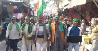 धामपुर: भारतीय किसान यूनियन टिकैत के कार्यकर्ताओं ने गणतंत्र दिवस के अवसर पर धामपुर में निकाली तिरंगा यात्रा