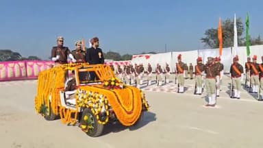 मंझनपुर: 76वें गणतंत्र दिवस पर कौशांबी पुलिस लाइन में कार्यक्रम में मुख्य अतिथि के रूप में जिला अधिकारी शामिल हुए