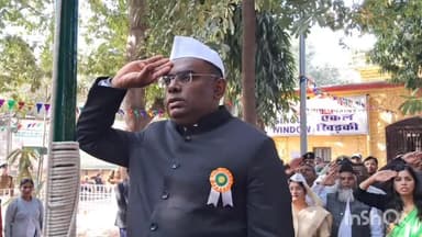 सासाराम: सासाराम के सदर एसडीएम और एसडीपीओ ने अपने कार्यालय में किया झंडा तोलन