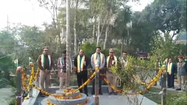 मुरादाबाद: आरटीओ कार्यालय में धूमधाम से मनाया गया गणतंत्र दिवस, आरटीओ ने लोगों से की यातायात नियमों का पालन करने की अपील