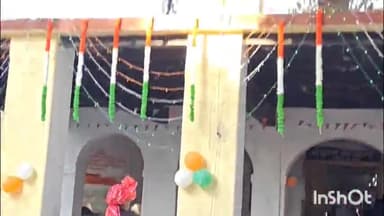 मिर्ज़ापुर: जिला कलेक्ट्रेट कंपाउंड में जिला अधिकारी प्रियंका निरंजन ने 26 जनवरी के पर्व पर किया झंडा रोहण