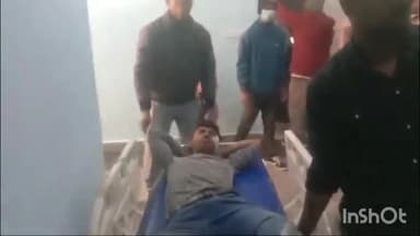 आरा: पवना गांव के समीप अज्ञात वाहन की टक्कर से घायल बाइक सवार युवक को सदर अस्पताल में कराया गया भर्ती