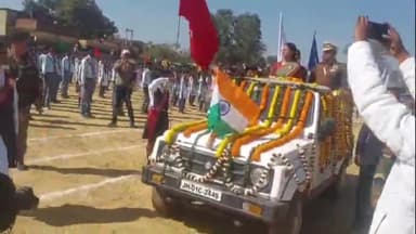 बेरो: बेड़ो प्रखंड मुख्यालय के महादानी मैदान में मंत्री शिल्पी नेहा तिर्की ने झंडा फहराया