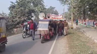 सुपौल: विभिन्न मांगों को लेकर होमगार्ड जवानों ने कार्यालय से निकलकर शहर का किया भ्रमण, धरना प्रदर्शन किया