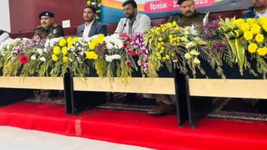 अररिया: परमान सभागार में डीएम और एसपी ने विधि व्यवस्था को लेकर अधिकारियों के साथ की समीक्षा बैठक