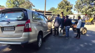 जयसिंहनगर: नगर के तहसील तिराहे के पास तेज रफ्तार कार सड़क किनारे डिवाइडर से टकराई, एक व्यक्ति की मौत व 7 लोग हुए घायल