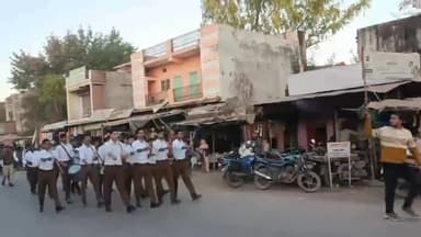 पवई: अमानगंज में राष्ट्रीय स्वयंसेवक संघ का अभ्यास पद संचलन, कदमताल के साथ चले स्वयंसेवक